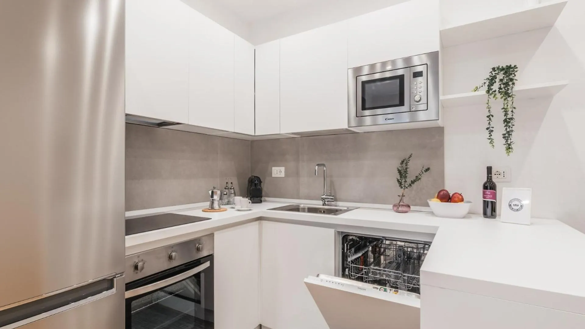 The Best Rent - Modern One-Bedroom Apartment In The Cipro Area Rome 0*,