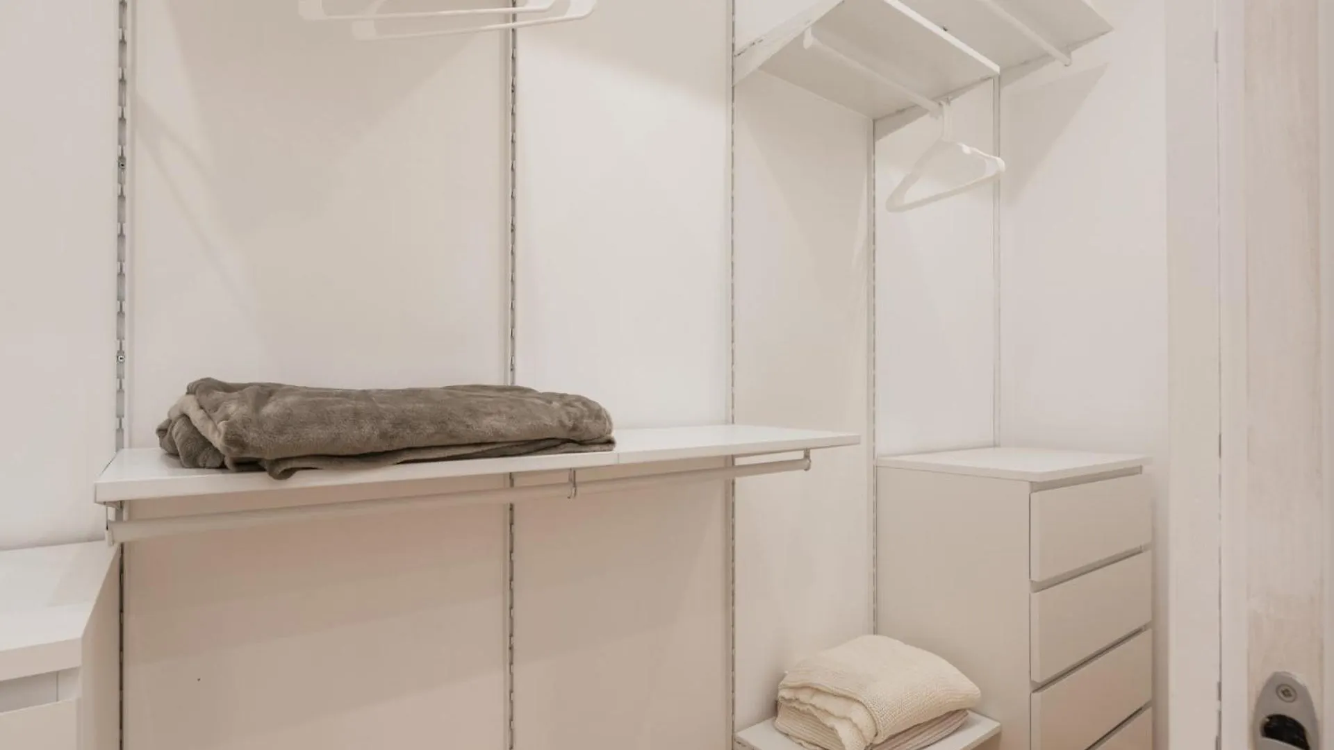 The Best Rent - Modern One-Bedroom Apartment In The Cipro Area Rome